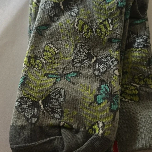 VIM&VIGR Moderate Compression Knee-High Socks in Gray & Green - Picture 4 of 4